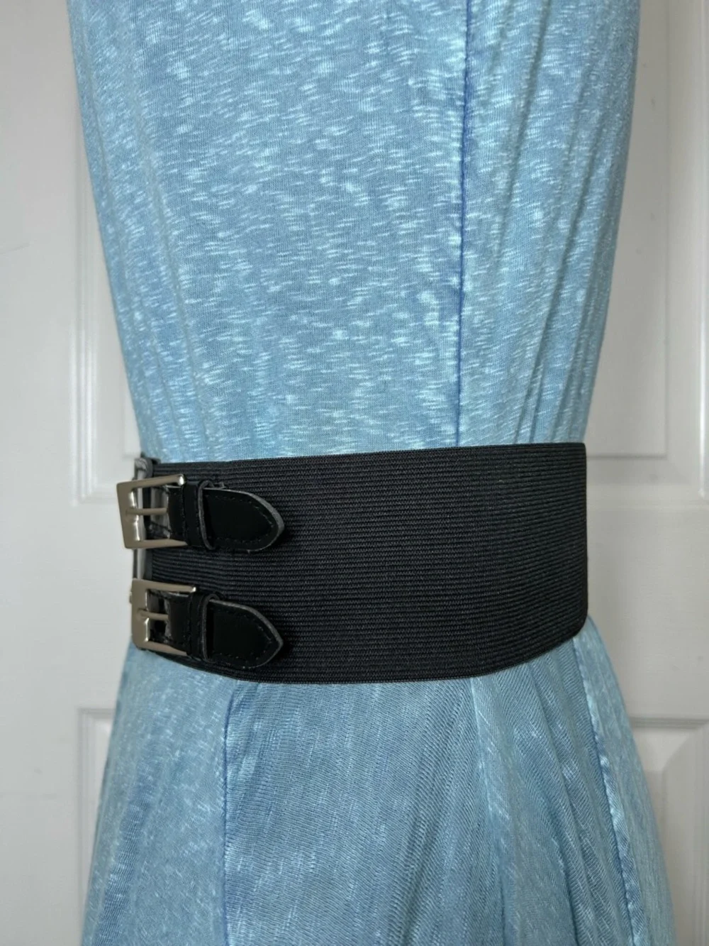 Wide Elastic‎ Corset Waist Black Belt Faux Patent Leather Silver Buckle Details_3
